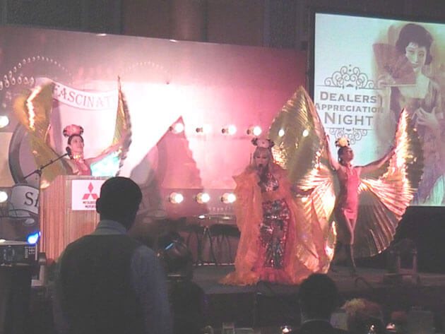 show host singapore